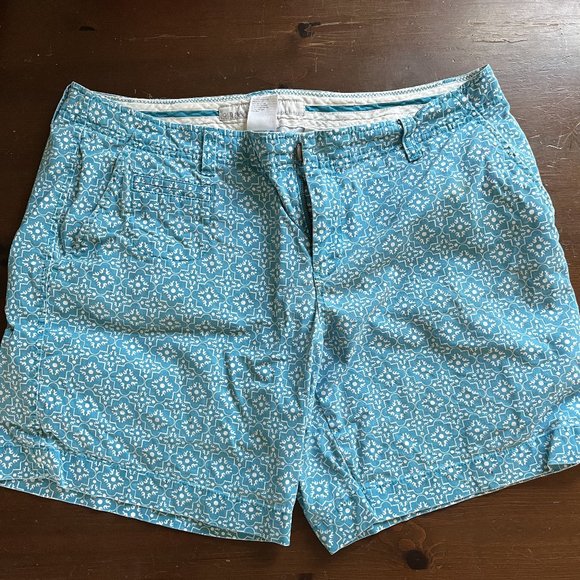 Old Navy Blue and White shorts women size 12 - Picture 1 of 4